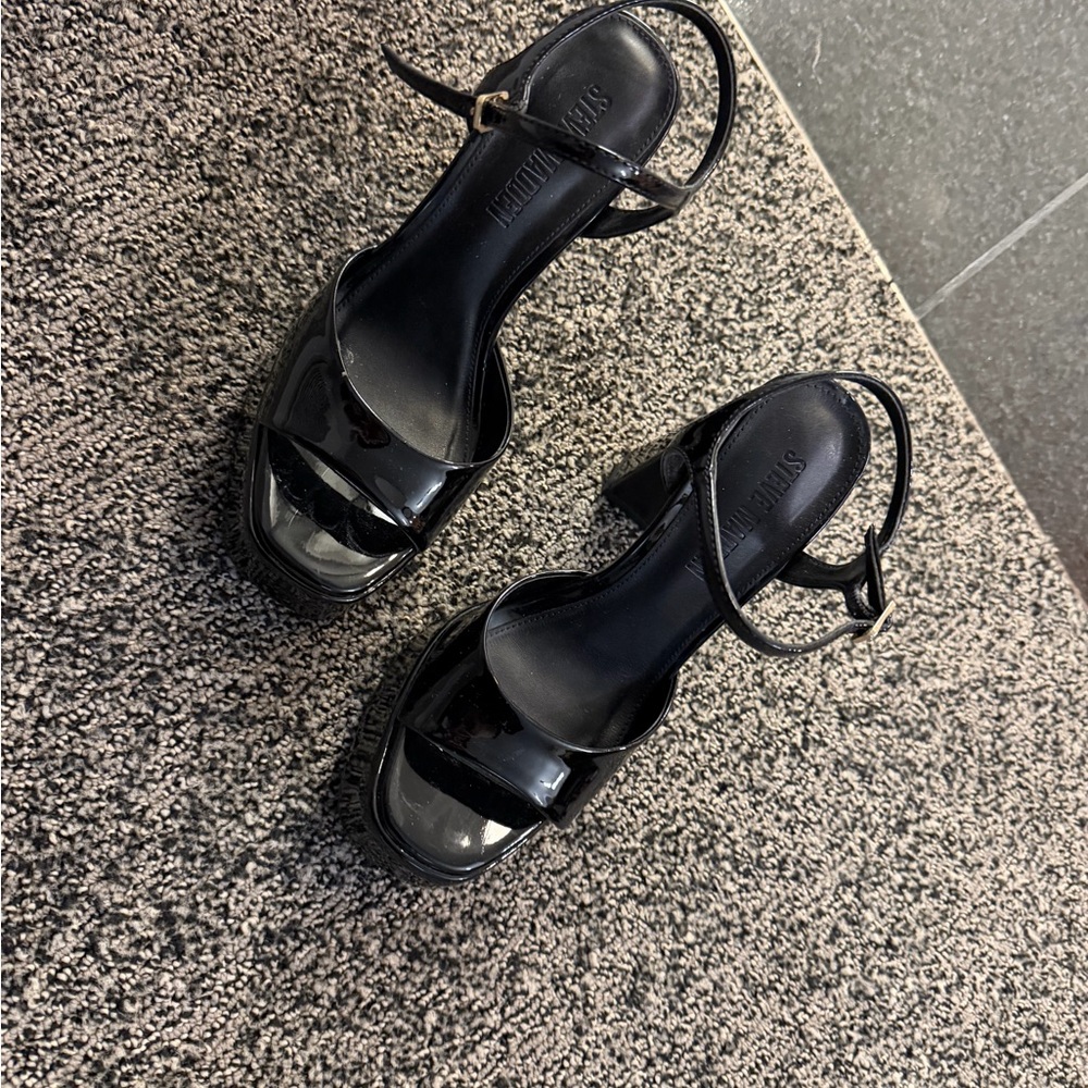 Stylish Black Sandals - Picture 1 of 3